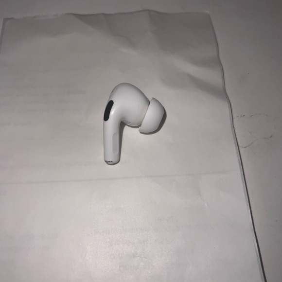 White Wireless Earbuds - Picture 3 of 4